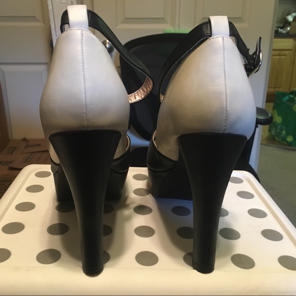 -SOLD- Pink & Pepper Platform Peep Toe Pumps - Picture 4 of 8